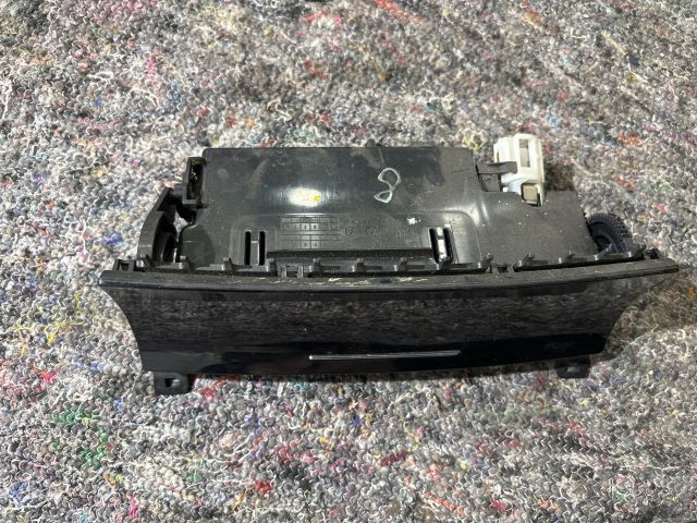 bontott VW TOUAREG Első Hamutartó