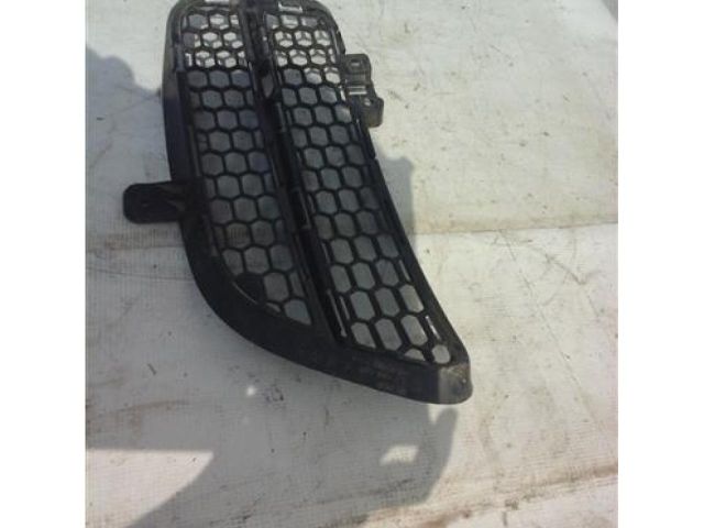 bontott VW TOUAREG Első Lökhárító Jobb Díszrács