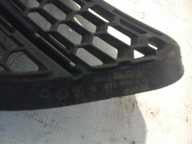 bontott VW TOUAREG Első Lökhárító Jobb Díszrács