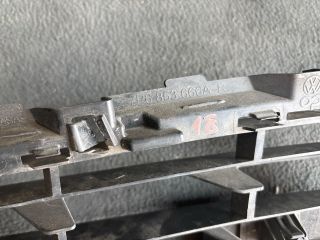 bontott VW TOUAREG Első Lökhárító Jobb Díszrács