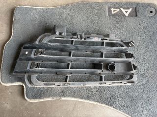 bontott VW TOUAREG Első Lökhárító Jobb Díszrács