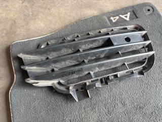 bontott VW TOUAREG Első Lökhárító Jobb Díszrács