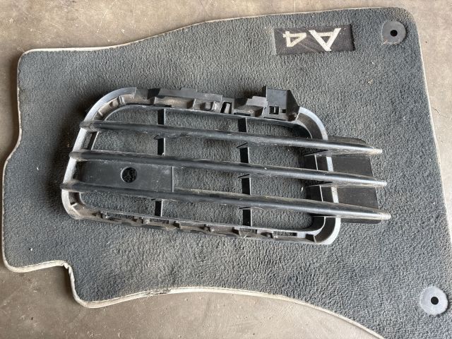 bontott VW TOUAREG Első Lökhárító Jobb Díszrács