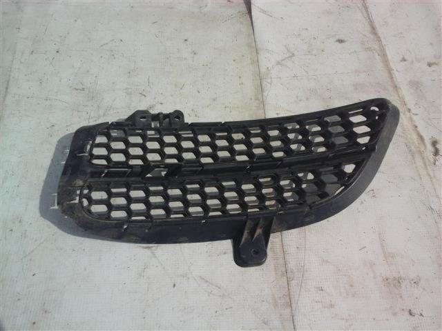 bontott VW TOUAREG Első Lökhárító Jobb Díszrács