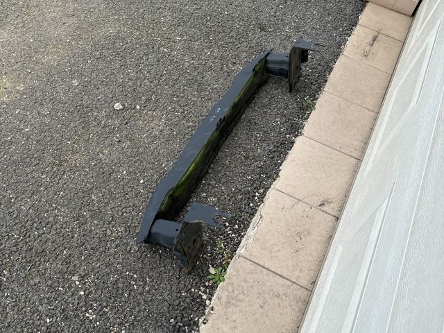 bontott VW TOUAREG Első Lökhárító Merevítő (Fém)