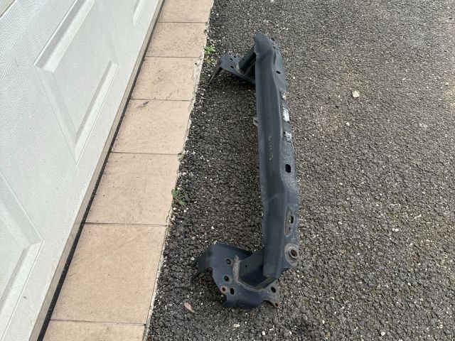 bontott VW TOUAREG Első Lökhárító Merevítő (Fém)