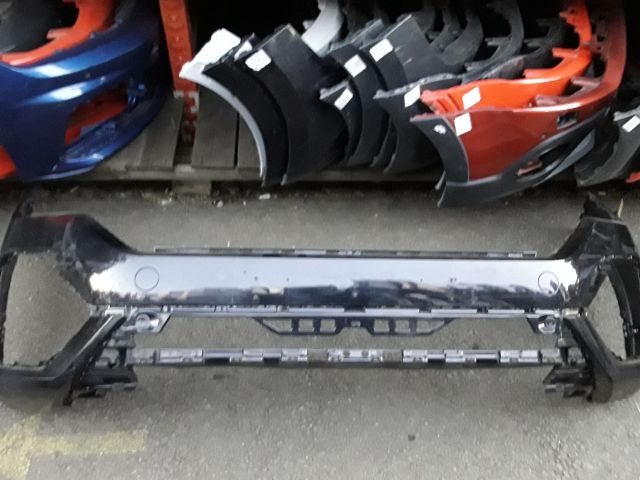 bontott VW TOUAREG Első Lökhárító (Üresen)