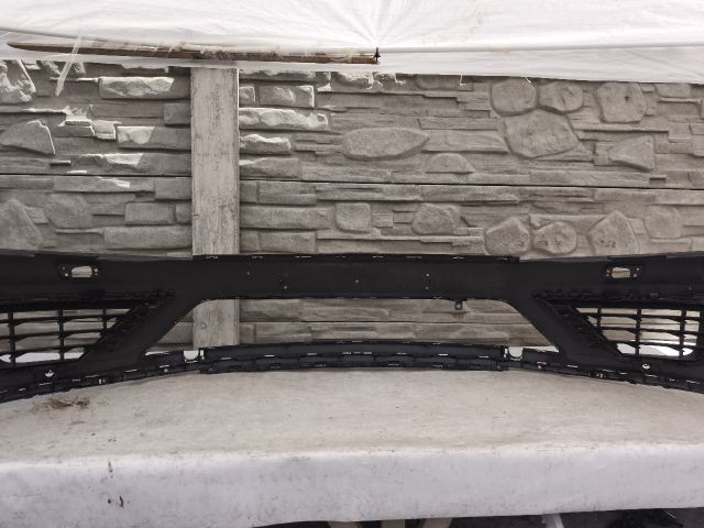 bontott VW TOUAREG Első Lökhárító (Üresen)