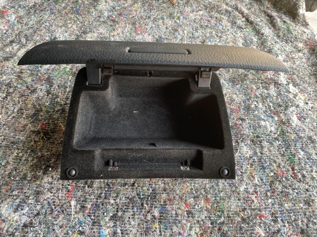 bontott VW TOUAREG Első Tároló Rekesz