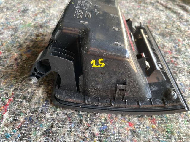 bontott VW TOUAREG Első Tároló Rekesz