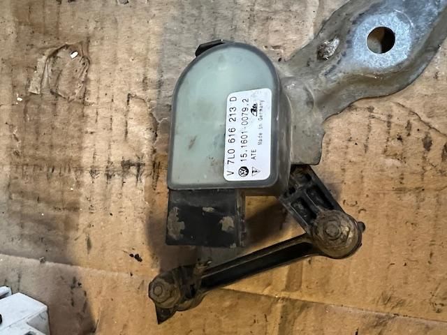 bontott VW TOUAREG Első Xenon Szintszabályzó Jeladó