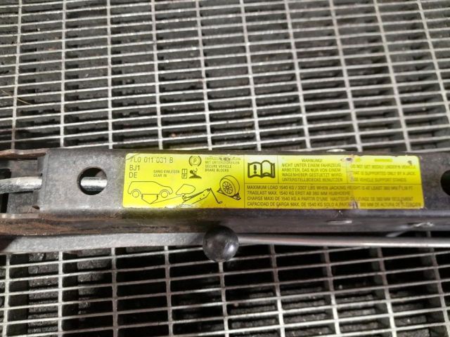 bontott VW TOUAREG Emelő