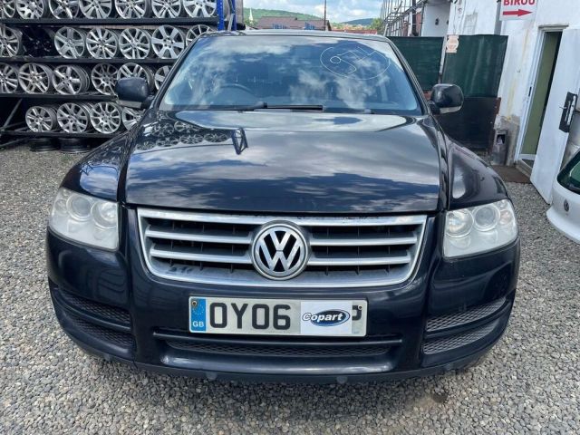 bontott VW TOUAREG Felső Hűtőburkolat