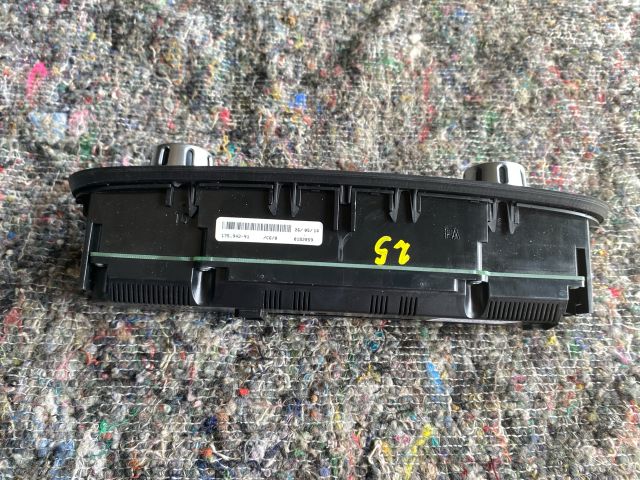 bontott VW TOUAREG Fűtéskapcsoló (digit klímás)