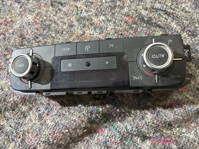 bontott VW TOUAREG Fűtéskapcsoló (digit klímás)