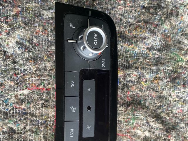 bontott VW TOUAREG Fűtéskapcsoló (digit klímás)