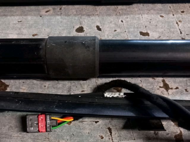 bontott VW TOUAREG Gázrugós Kitámasztó Teleszkóp Pár Csomagtérajtó