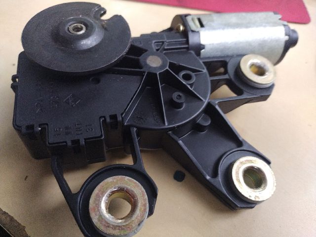 bontott VW TOUAREG Hátsó Ablaktörlő Motor