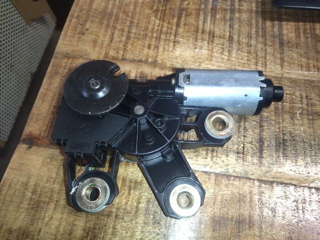 bontott VW TOUAREG Hátsó Ablaktörlő Motor