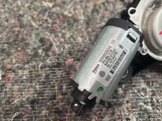 bontott VW TOUAREG Hátsó Ablaktörlő Motor