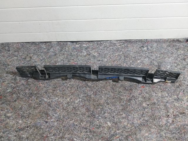 bontott VW TOUAREG Hátsó középső Lökhárító Tartó (Műanyag)