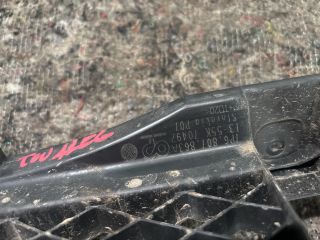 bontott VW TOUAREG Hátsó középső Lökhárító Tartó (Műanyag)