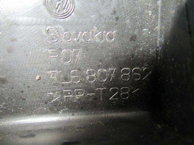 bontott VW TOUAREG Hátsó középső Lökhárító Tartó (Műanyag)