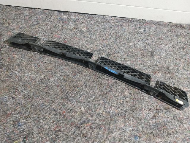 bontott VW TOUAREG Hátsó középső Lökhárító Tartó (Műanyag)