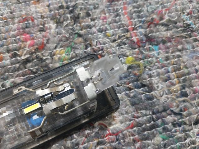 bontott VW TOUAREG Hátsó Rendszámtábla Világítás