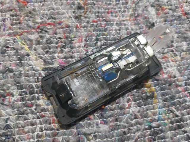 bontott VW TOUAREG Hátsó Rendszámtábla Világítás