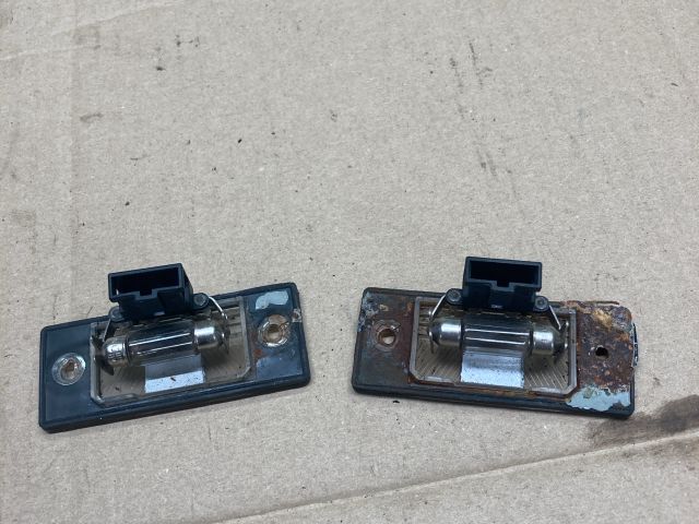 bontott VW TOUAREG Hátsó Rendszámtábla Világítás