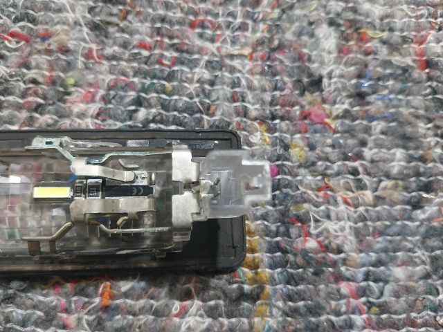 bontott VW TOUAREG Hátsó Rendszámtábla Világítás