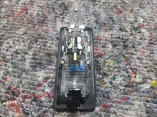 bontott VW TOUAREG Hátsó Rendszámtábla Világítás