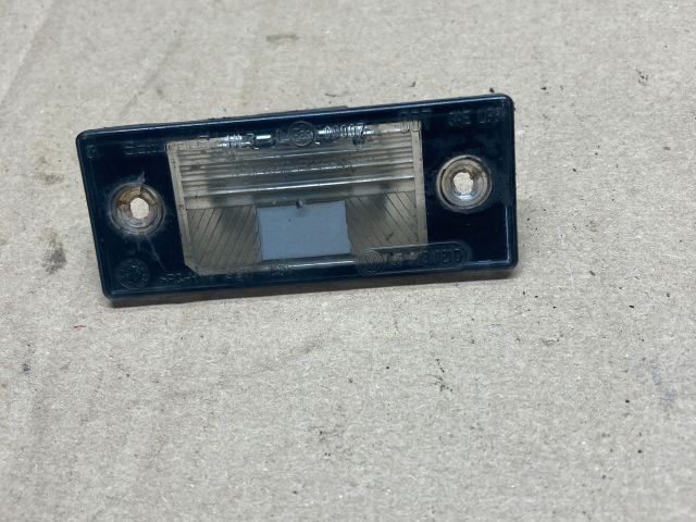 bontott VW TOUAREG Hátsó Rendszámtábla Világítás