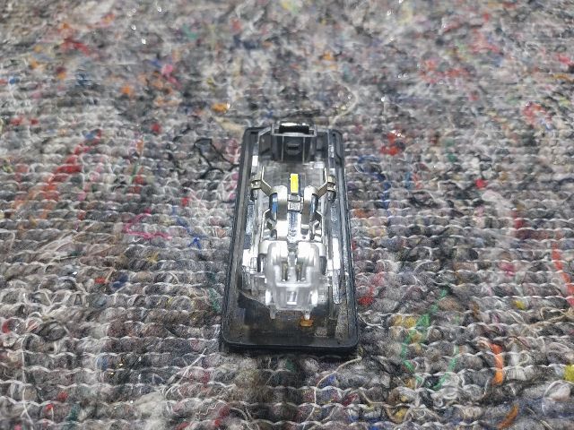 bontott VW TOUAREG Hátsó Rendszámtábla Világítás