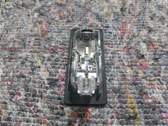 bontott VW TOUAREG Hátsó Rendszámtábla Világítás