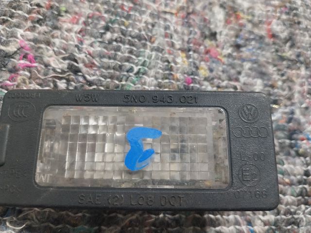 bontott VW TOUAREG Hátsó Rendszámtábla Világítás