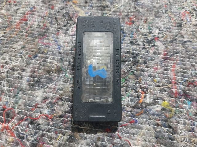 bontott VW TOUAREG Hátsó Rendszámtábla Világítás