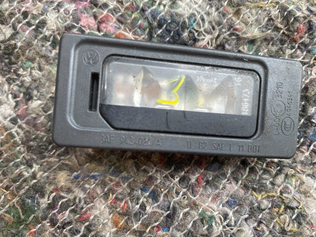 bontott VW TOUAREG Hátsó Rendszámtábla Világítás