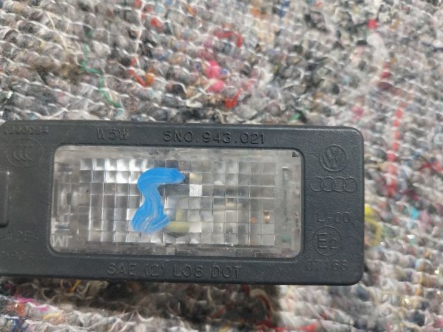 bontott VW TOUAREG Hátsó Rendszámtábla Világítás