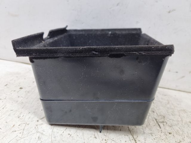 bontott VW TOUAREG Hátsó Tároló Rekesz