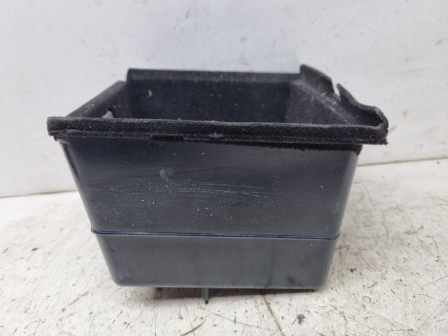 bontott VW TOUAREG Hátsó Tároló Rekesz