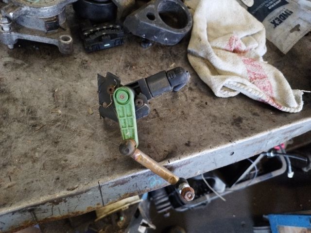 bontott VW TOUAREG Hátsó Xenon Szintszabályzó Jeladó