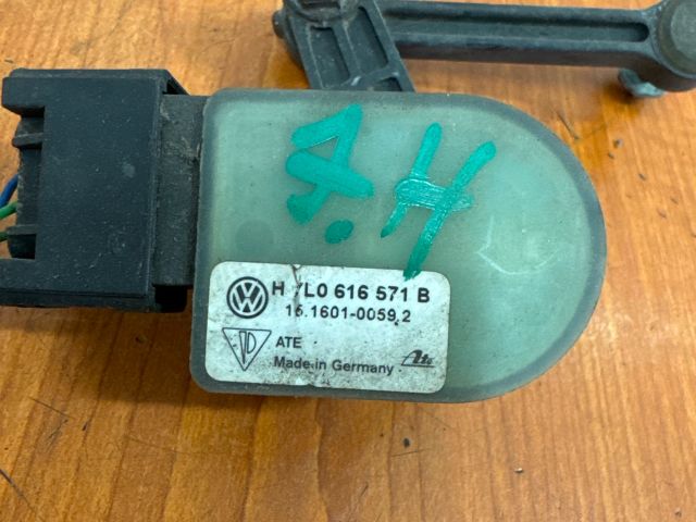 bontott VW TOUAREG Hátsó Xenon Szintszabályzó Jeladó