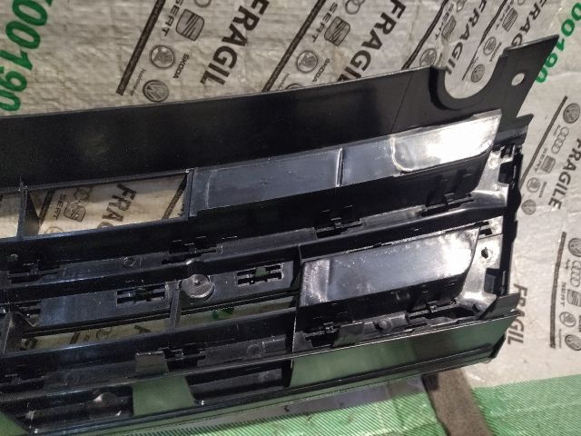 bontott VW TOUAREG Hűtőrács