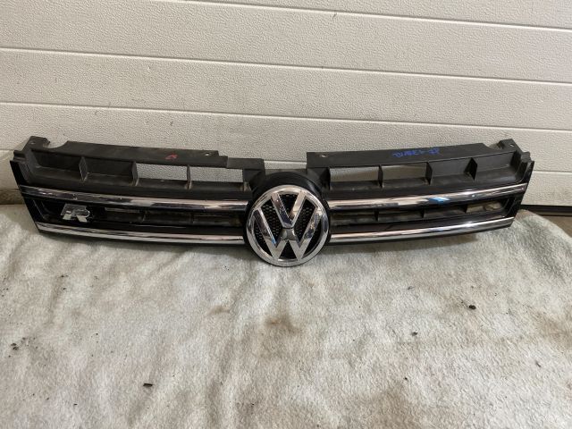 bontott VW TOUAREG Hűtőrács