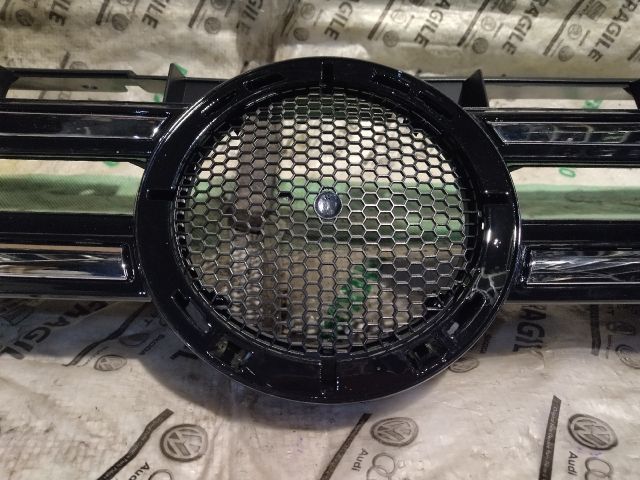 bontott VW TOUAREG Hűtőrács