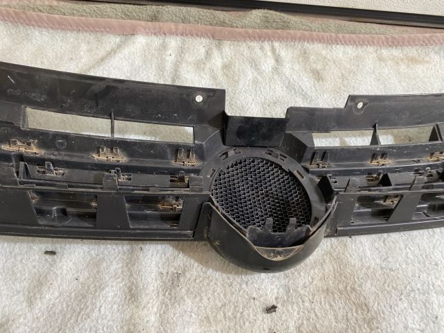 bontott VW TOUAREG Hűtőrács