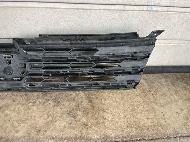 bontott VW TOUAREG Hűtőrács