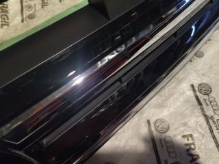 bontott VW TOUAREG Hűtőrács